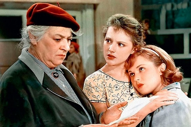Кадр из фильма «Осторожно, бабушка!» (1960). https://www.culture.ru/