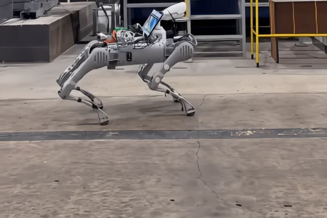   Робособака на предприятии «Северсталь-метиз»