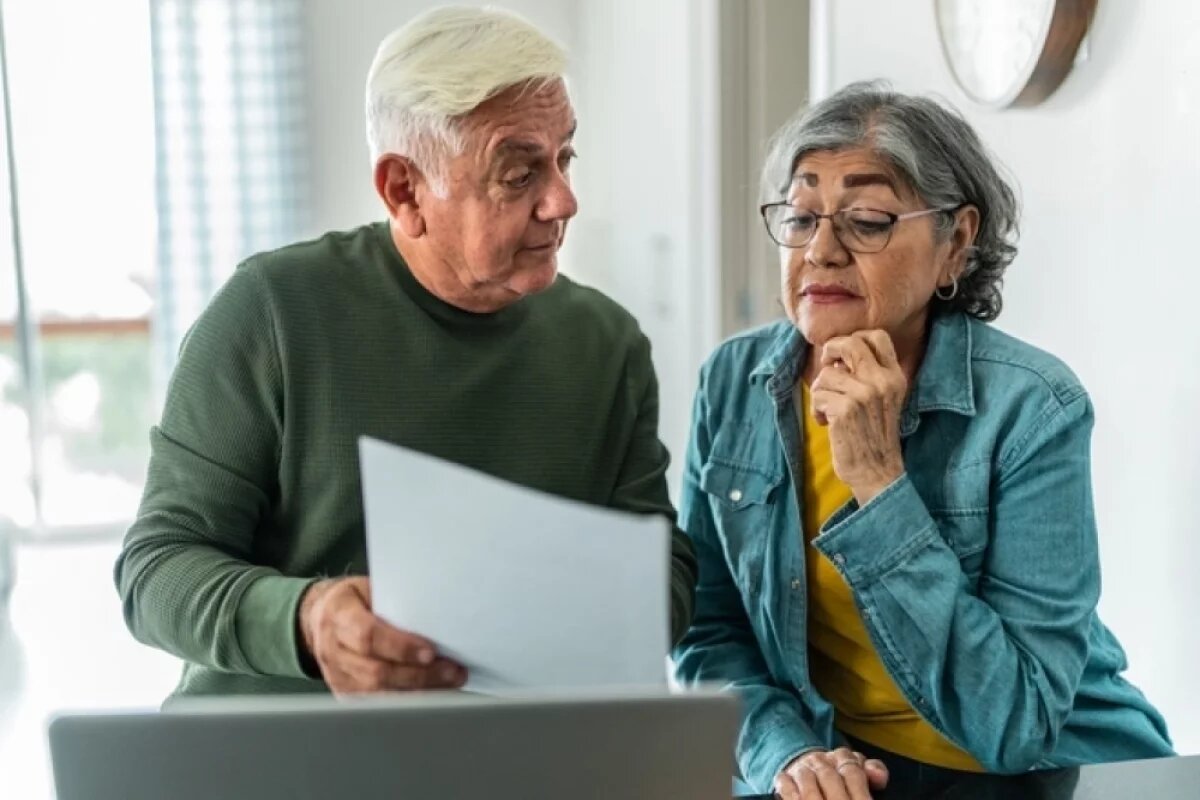    Размер пенсии, которую выдадут перед Новым годом, будет больше, чем в начале месяца.