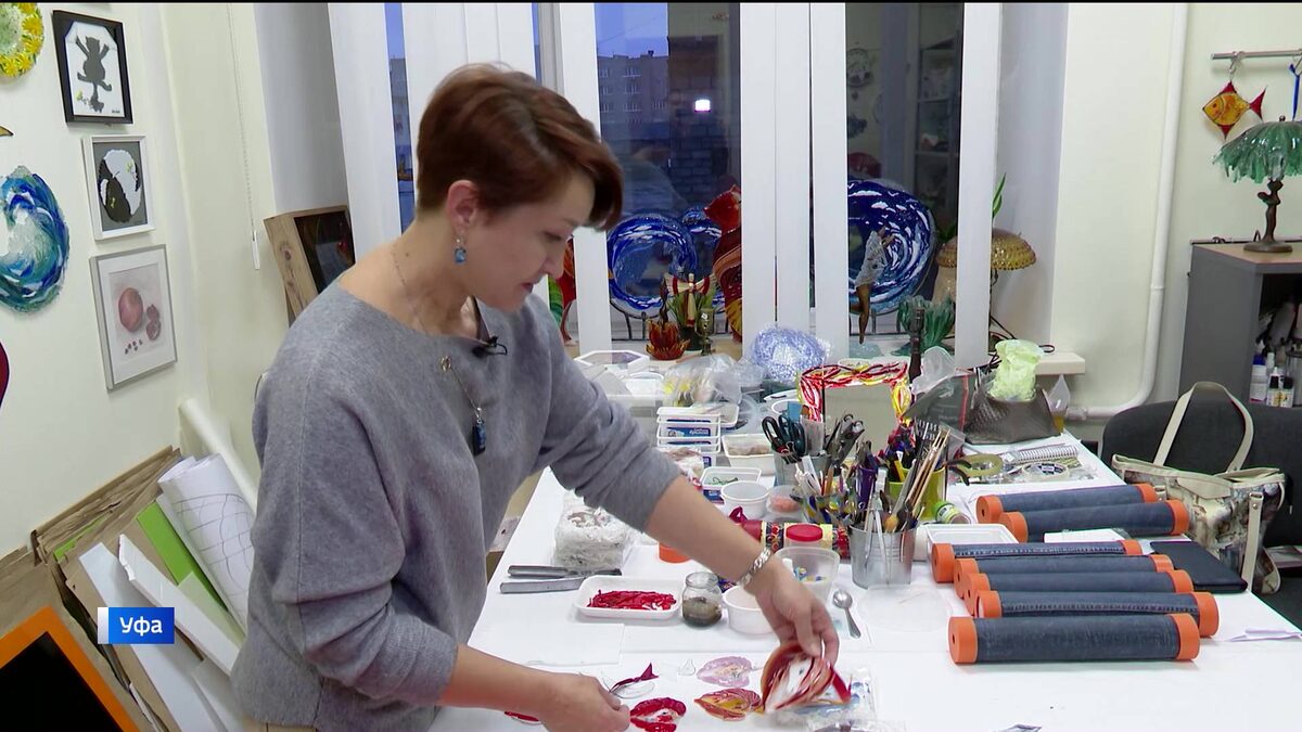    Мастерица из Уфы уже больше 10 лет создает из стекла произведения искусства