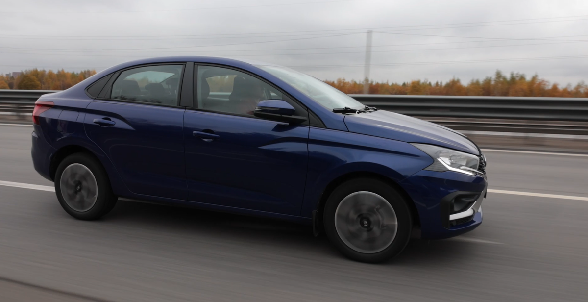 Lada Iskra едет по нашему специальному кругу: сколько съест?