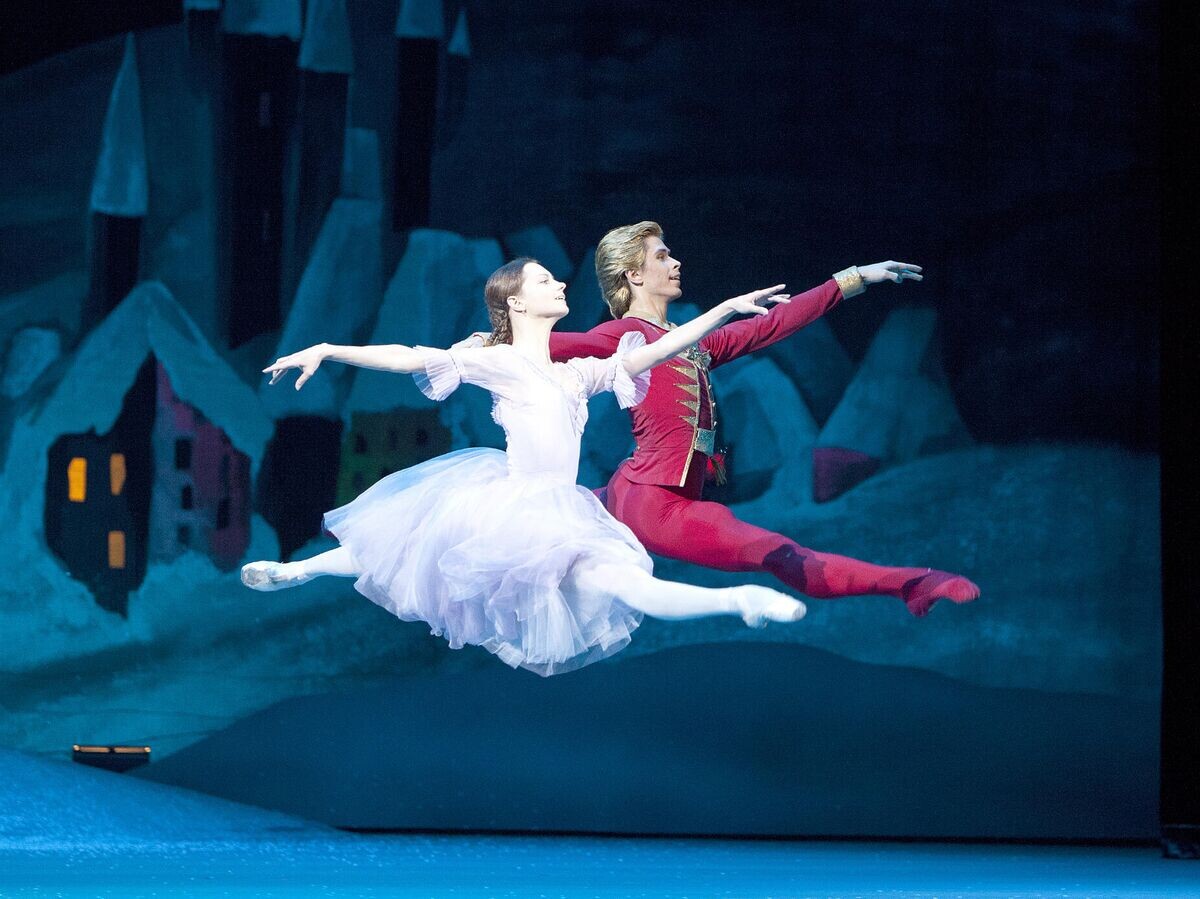    Сцена из спектакля "Щелкунчик"© Фото : Дамир Юсупов / Большой театр