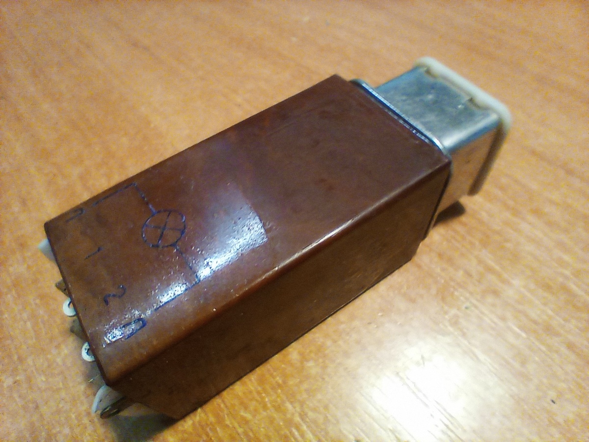 Большая кнопка.