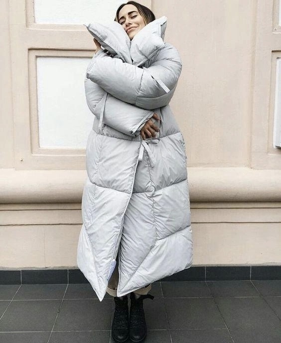 Та самая ловушка: пуховик огромный, а толку — мало.