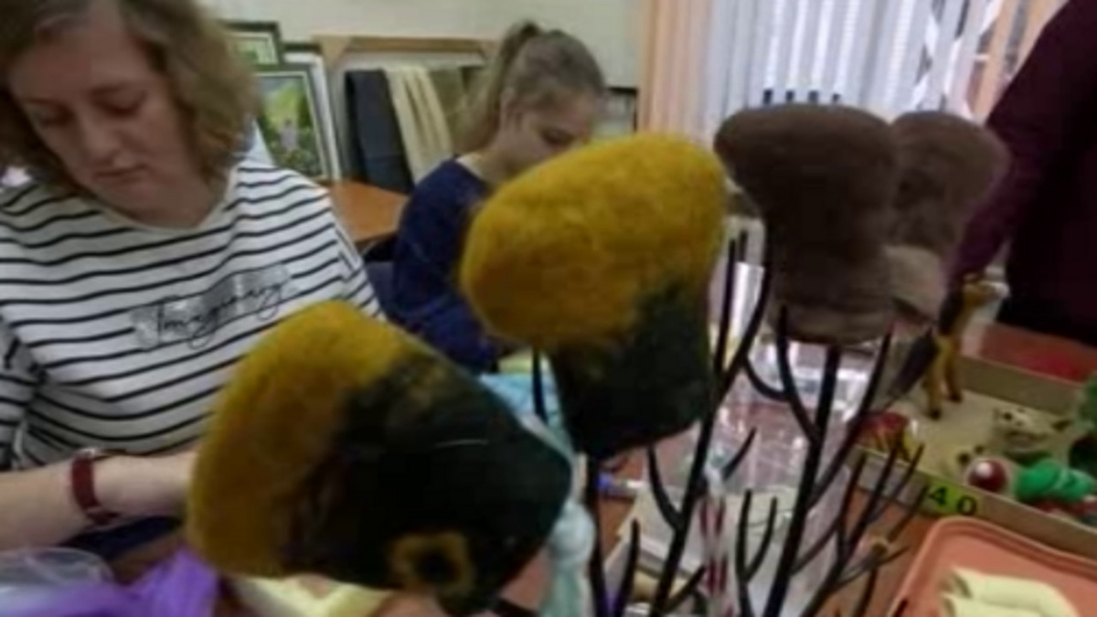    Семейные мастер-классы проходят в Курском областном Доме народного творчества