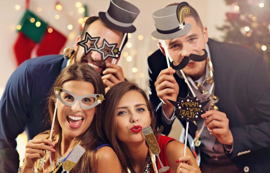 В чём встречать Новый год 2026: Советы для каждого знака Зодиака Что надеть и какие цвета выбрать для года Огненной Лошади. Яндекс картинки