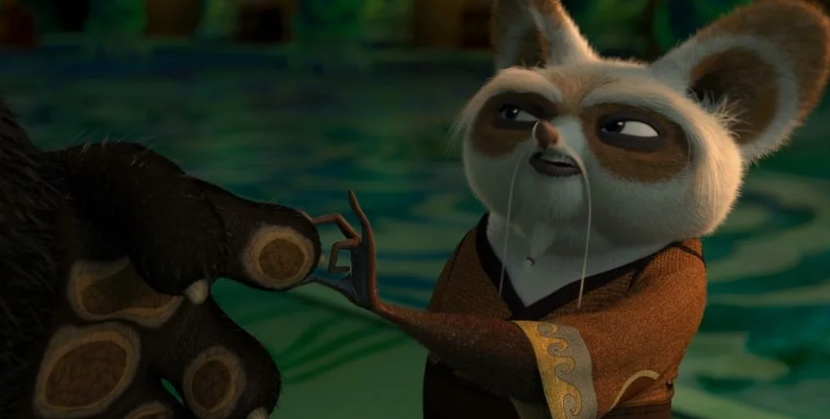 Вот это захват! Кажется, у панды По большие неприятности...Кадр из мультфильма "Кунг-фу панда". 