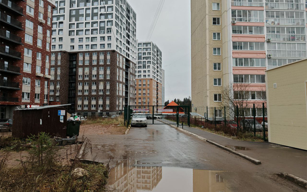  Подъездная дорога к дому 101 по ул. Холмогорова, 101. Фото: автора