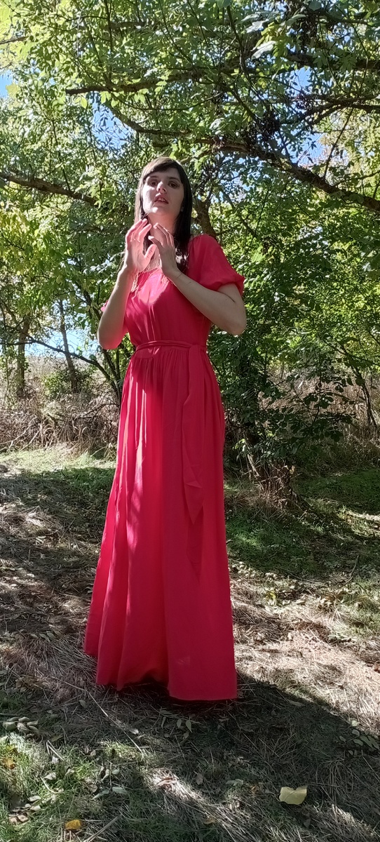 Фото автора. Персонаж : ведьма Кэриона, которая конструирует портал