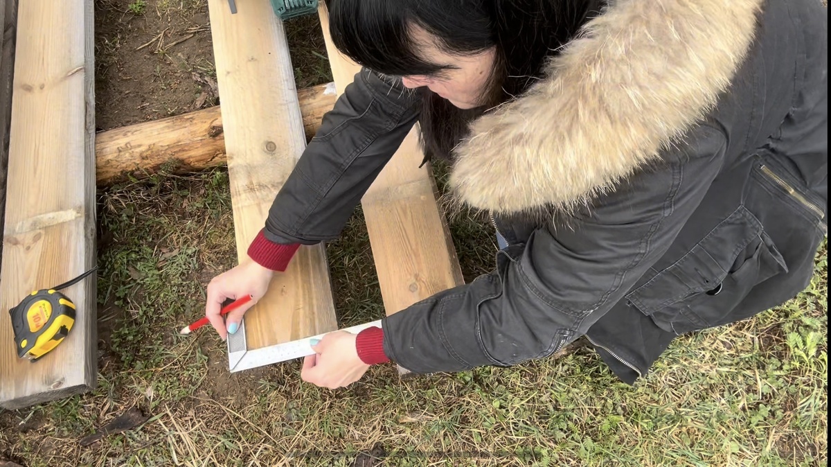 🔨Я сама строю ДОМ 🏡 | 📐 Строительство пола своими руками: обвязка лаг