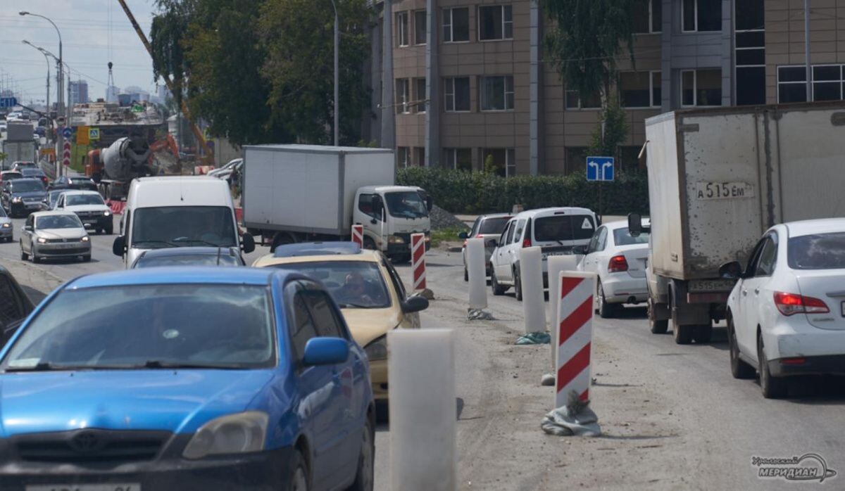     Движение автомобилей. Источник: ИА «Уральский меридиан» Автор фото: Лидия Аникина