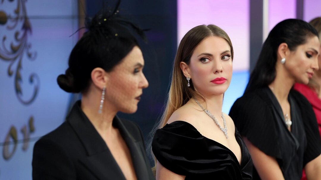 кадр из сериала "Запретный плод"