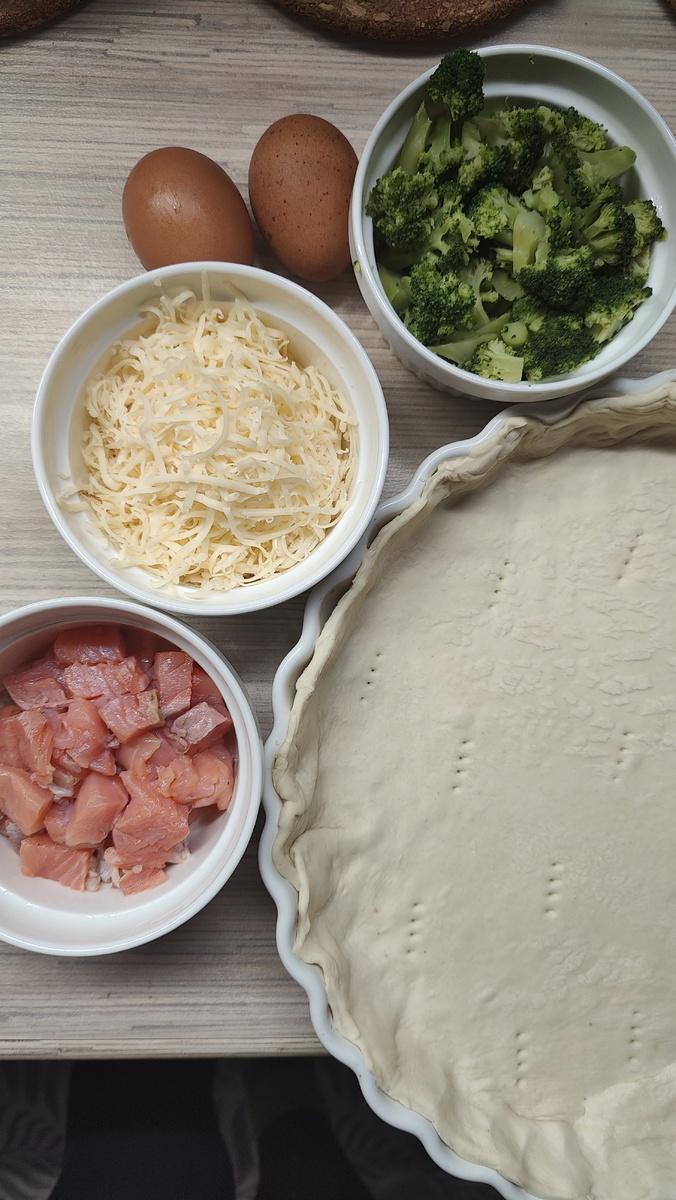 Ингридиенты для киша с форелью и брокколи