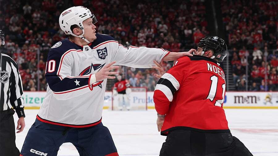     Дмитрий Воронков в матче «Коламбуса» и «Нью-Джерси»