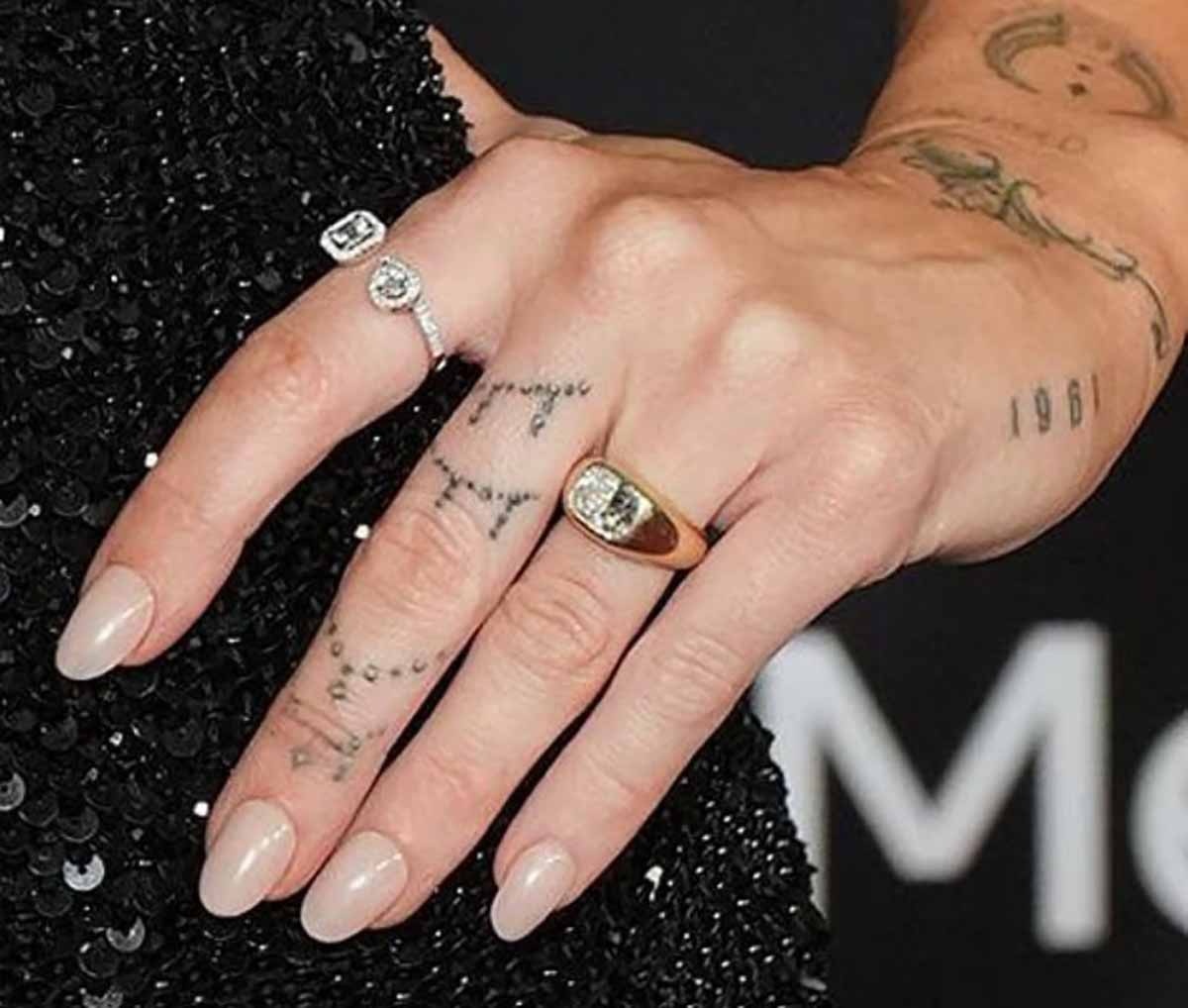 Кольцо на руке Майли СайрусИсточник: Getty Images