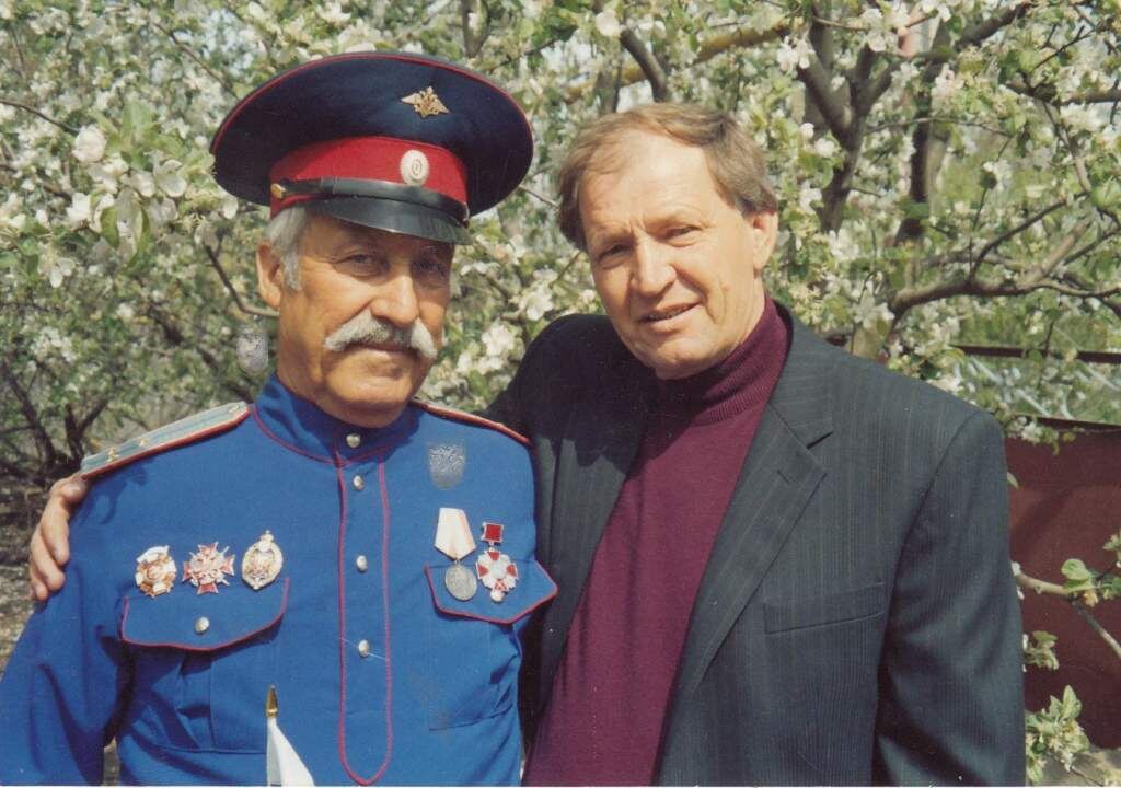    П.И. Пашков (слева) и Г.С. Колесов Веселовские вести