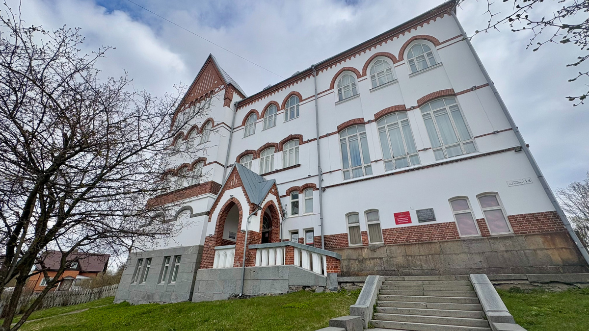 Здание женской гимназии в Сортавале