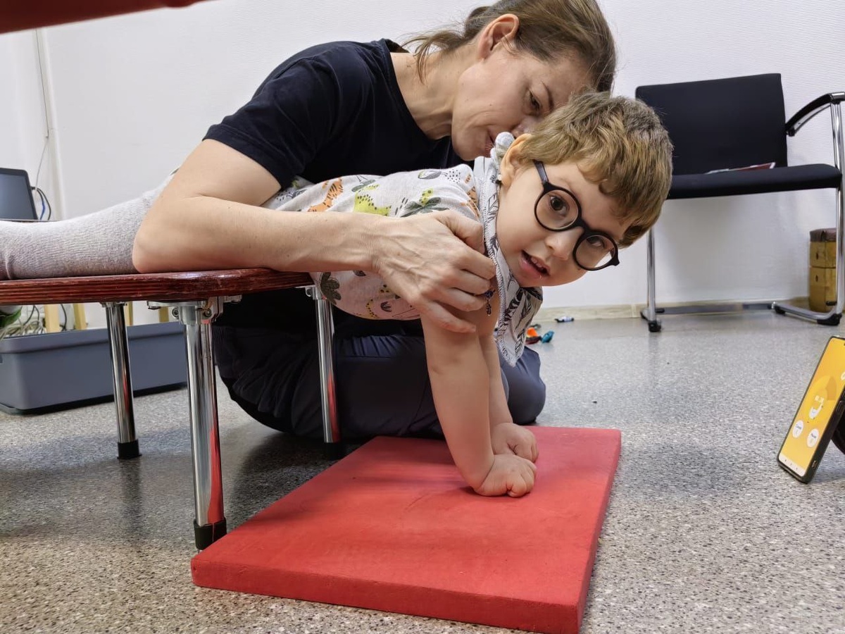 Витя в реабилитационном центре АНО "Физическая реабилитация" в городе Санкт-Петербурге