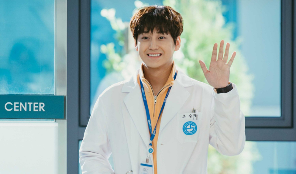 Дорама "Призрачный доктор" 2022