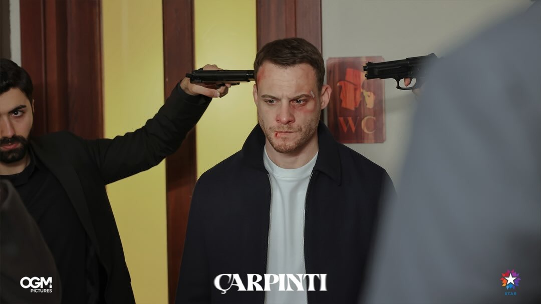 Керем Бюрсин в сериале «Сердцебиение». Фото: соцсети