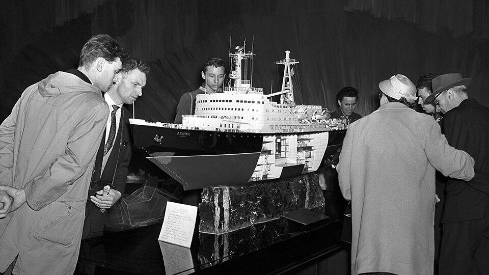 Макет ледокола «Ленин» в павильоне СССР на Всемирной выставке в Брюсселе в апреле 1958 года 