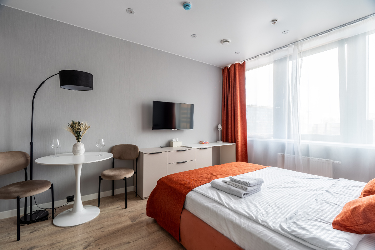 Остальная мебель звучит ей в унисон, но не перегружает цветом