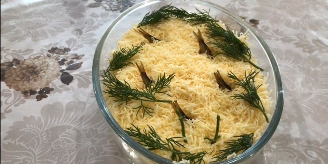 Рецепт салата «Рыбки в пруду» со шпротами: