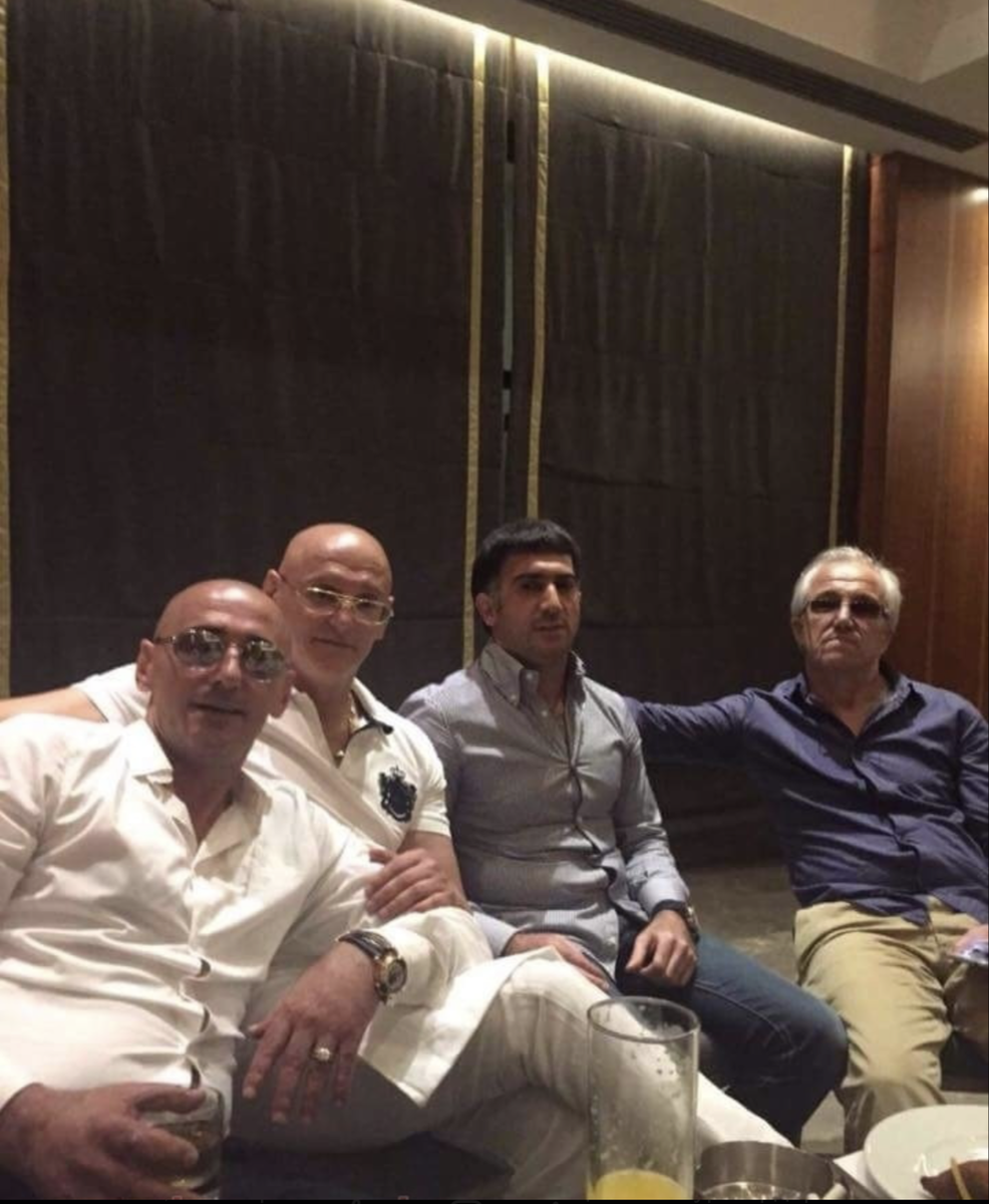 Ровшан Джаниев второй справа