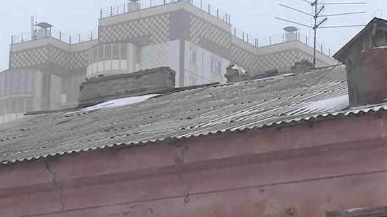     Рабочий упал вместе с потолком в доме на Спартаковцев в Красноярске