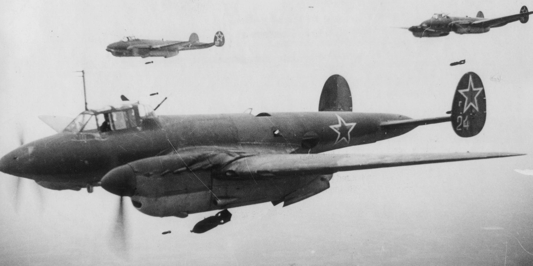 «Сделай хотя бы один залп и катапультируйся»: но Пе-2 ударил по цели и ушёл невредимым