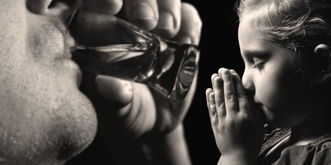 Дети алкоголиков: почему одни повторяют сценарий, а другие - нет?