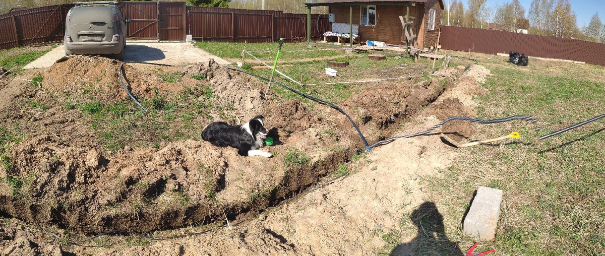 паралелльно проложена линия для фонарей