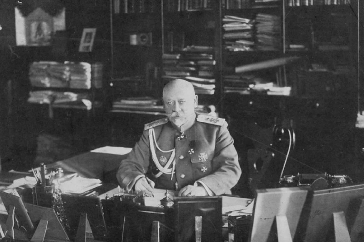    Военного министра Владимира Сухомлинова сделали главным виновником поражений русской армии в 1915 году