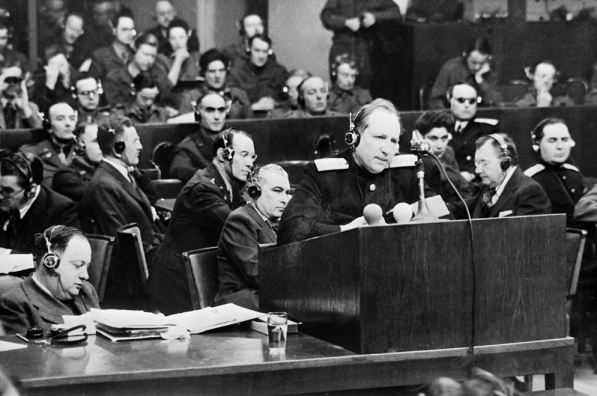    Нюрнбергский процесс. 20 ноября 1945 года — 1 октября 1946 года. Выступает главный обвинитель от СССР Роман Андреевич Руденко