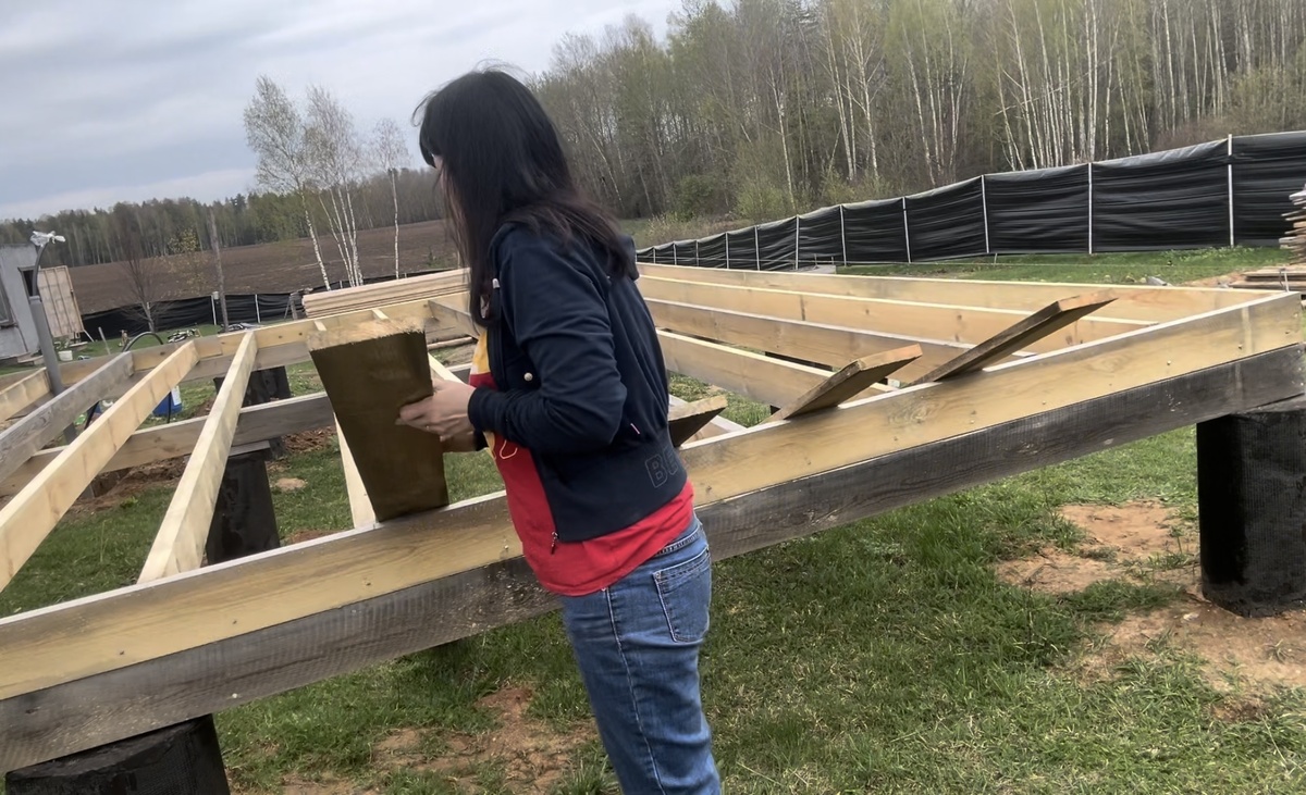 🔨Я сама строю ДОМ 🏡 | 📐 Строительство пола своими руками: сколачивание пола