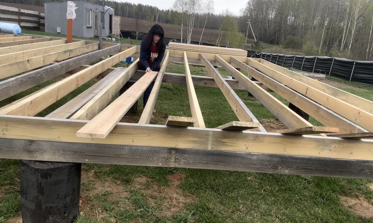 🔨Я сама строю ДОМ 🏡 | 📐 Строительство пола своими руками: сколачивание пола