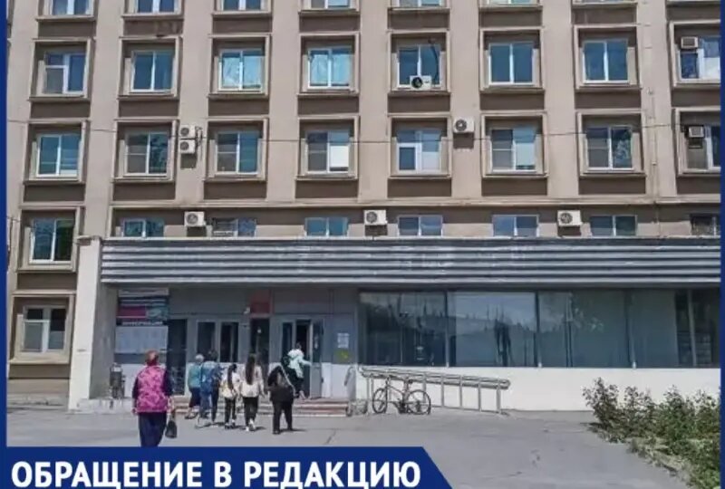«Я лежала на полу, закрывая голову руками»: волжанка пережила нападение в поликлинике