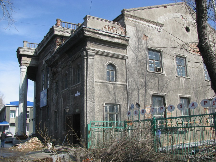 Фото март 2018 г. Театр закрыт на реконструкцию