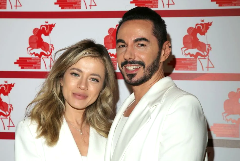 на фото Тимур Родригез и Катя Кабак