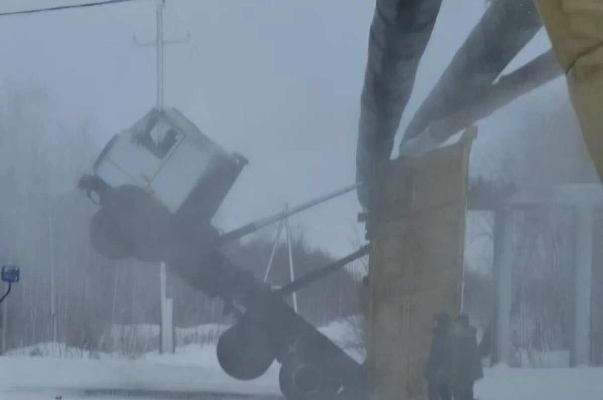    В Коми грузовик протаранил тепломагистраль