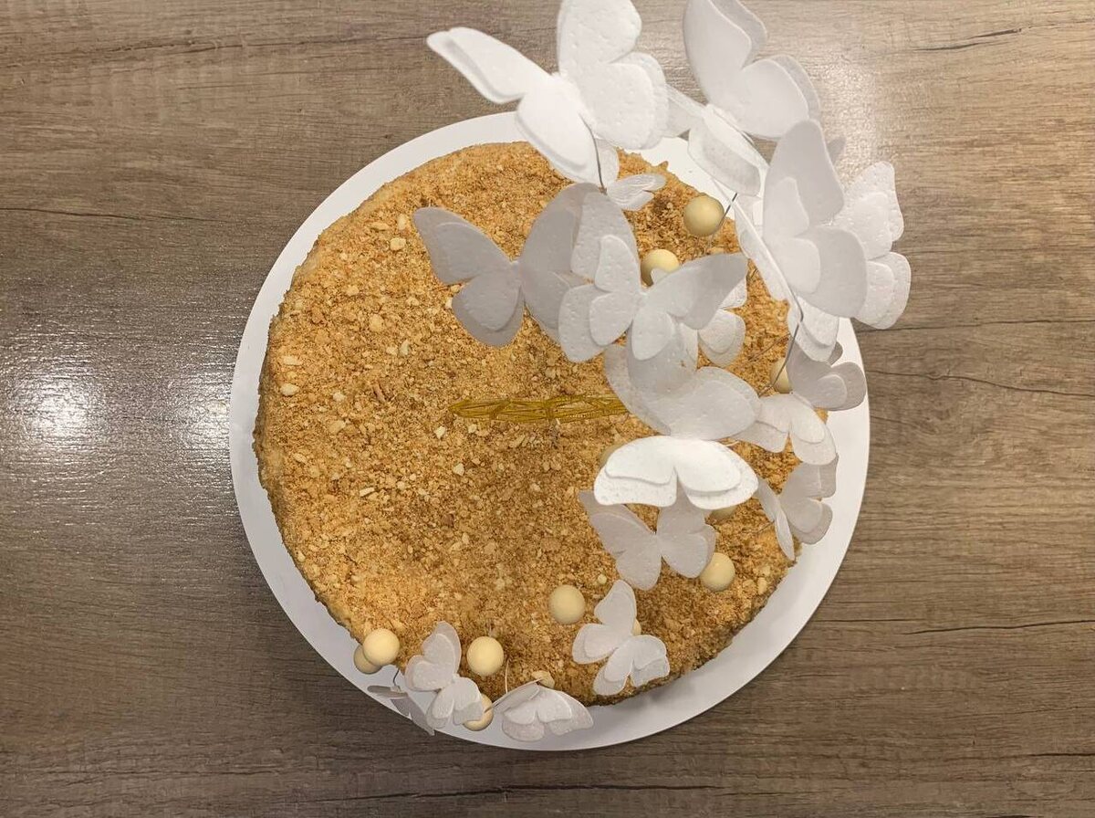 Готовый торт «Наполеон» с заварным кремом