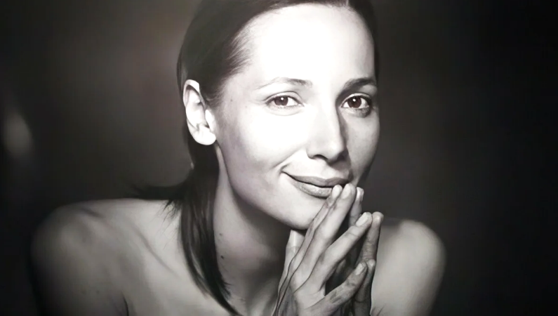 на фото Дарья Златопольская в юности