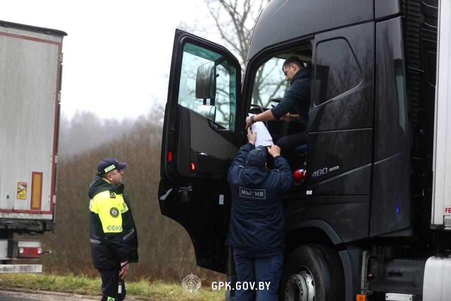 Досмотр грузовика на границе Беларуси и Литвы © ГПК Республики Беларусь