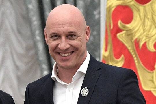    Денис Майданов призвал понять покинувших Россию знаменитостей