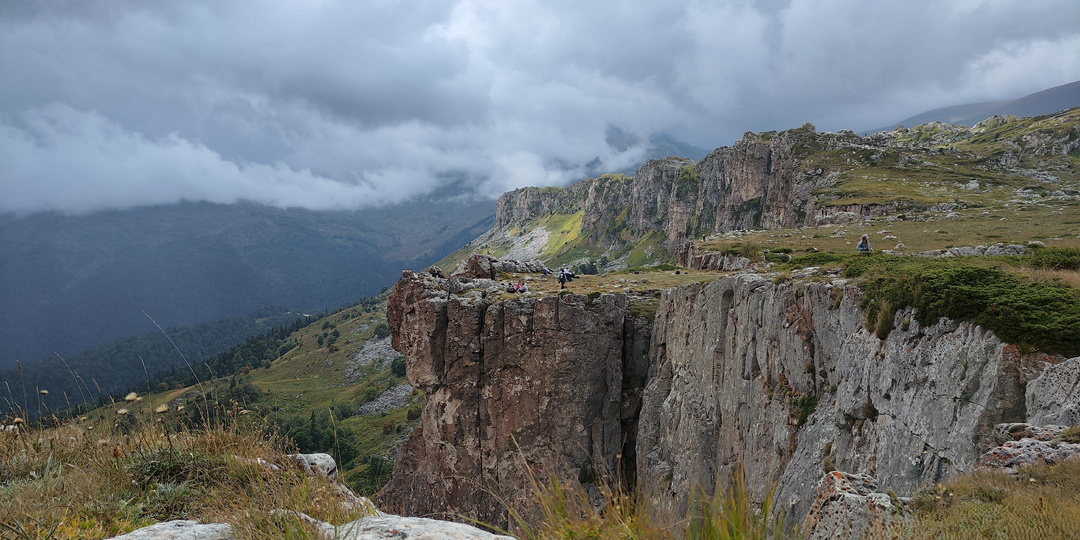 Хребет Каменное море: потрясающие обрывы, дождь и карстовые воронки. Плато Лаго-Наки. Адыгея
