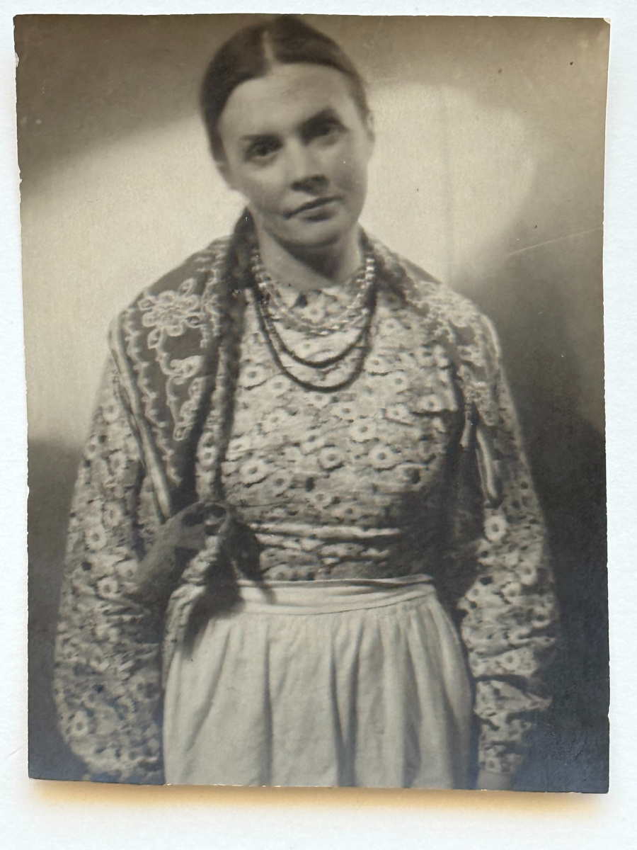 М.Г.Петрова в спектакле "Русские люди" по пьесе К.Симонова, фото из архива семьи.