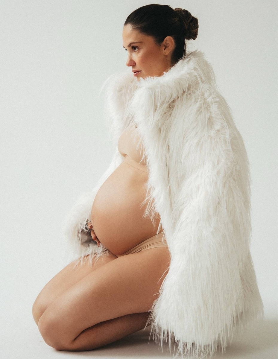    Агата Муцениеце родила дочьСоцсети Агаты Муцениеце