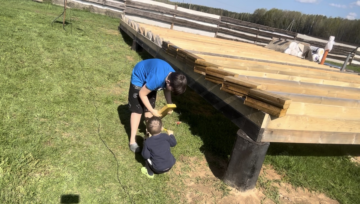 🔨Я сама строю ДОМ 🏡 | 📐 Строительство пола своими руками: перемычки - бриджинги между лагами