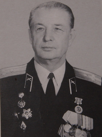 На парадном кителе ветерана сияют ордена и медали. / Фото предоставлено автором