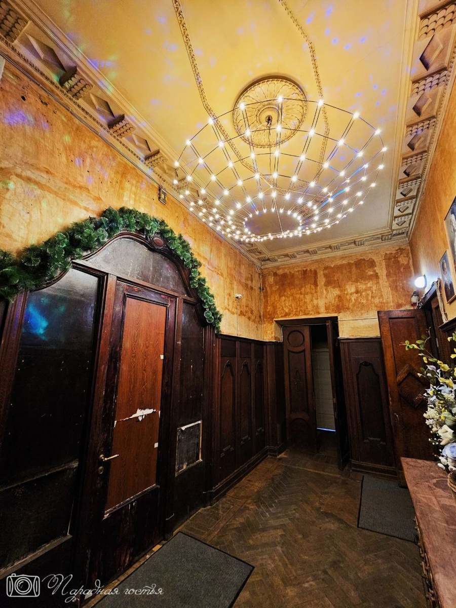 Коридор коммунальной квартиры в доме эмира Бухарского. Фото: Парадная гостья